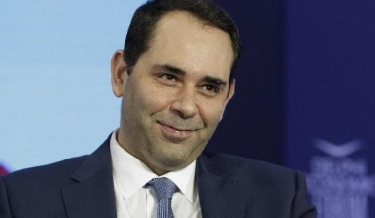 Η ερώτηση στην οποία ο Θάνος Πετραλιάς χαμογέλασε και έφυγε