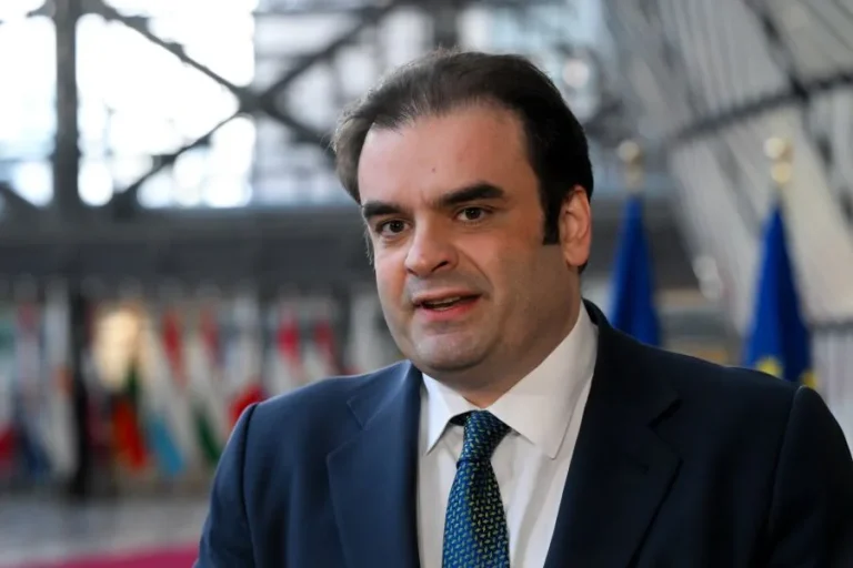 Politico: «Είναι ο Πιερρακάκης το “κρυφό όπλο” της Ευρώπης απέναντι στην Κίνα;»