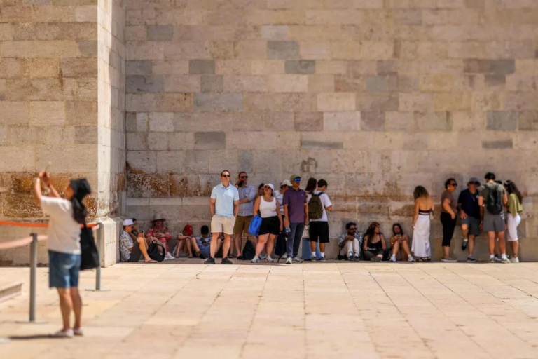 Πορτογαλία: Σε κόκκινο συναγερμό λόγω καύσωνα – Αναμένονται έως και 44 βαθμοί Κελσίου