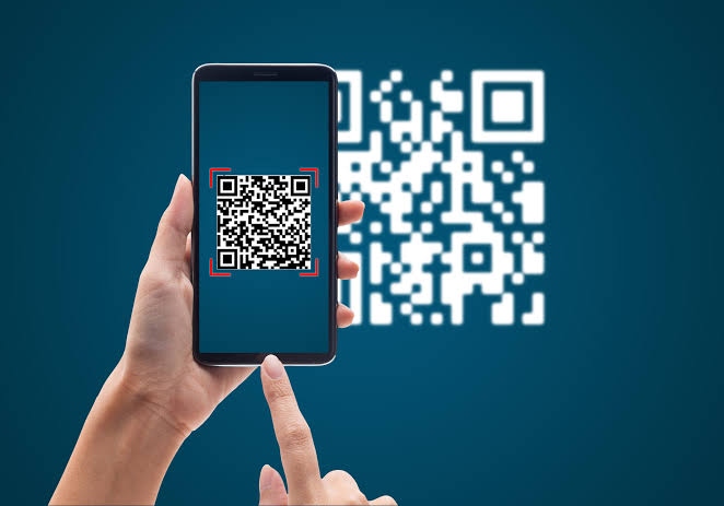 Η ιστορία του QR Code: Πώς ένας μικρός κώδικας άλλαξε τον τρόπο που συνδεόμαστε με τον ψηφιακό κόσμο