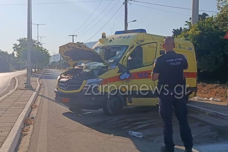 Χανιά: Η στιγμή που ασθενοφόρο τουμπάρει μετά από σύγκρουση με ΙΧ! (VIDEO)
