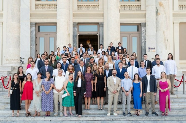 365 υποτροφίες σπουδών από την Ένωση Ελλήνων Εφοπλιστών