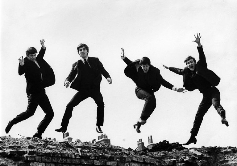 Όταν οι Beatles τραγούδησαν Μίκη Θεοδωράκη – Η άγνωστη ιστορία πίσω από το «Honeymoon Song» (video)