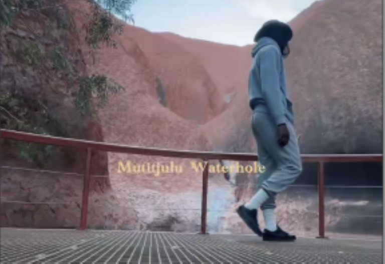 Ο Χέιζ‑Ντέιβις έκανε την Ωκεανία… catwalk: Το βίντεο που αποδεικνύει ότι περπάτησε παντού (Video)