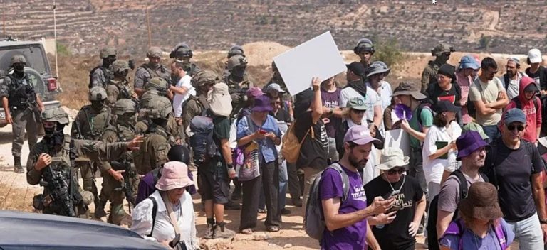 Ισραηλινοί ακτιβιστές μετέφεραν τρόφιμα σε πολιορκημένους Παλαιστίνιους