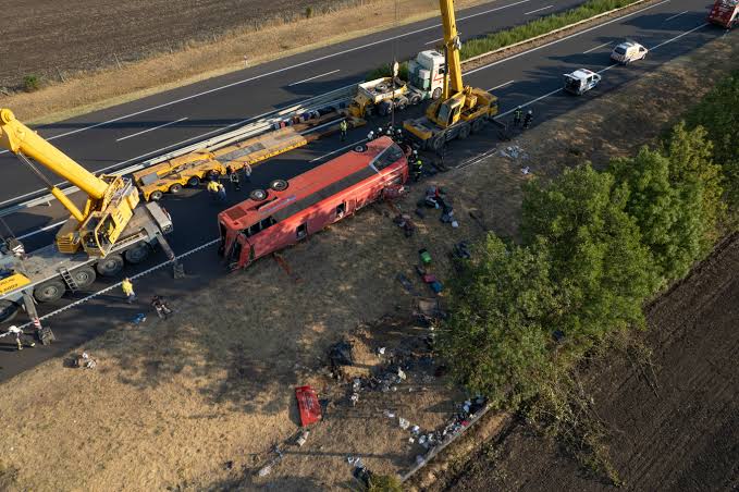 Ουγγαρία: Ανατράπηκε λεωφορείο με προσκυνητές – 12 νεκροί και 10 τραυματίες