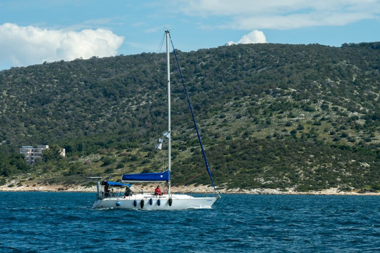 Λευκάδα: Σύγκρουση θαλαμηγού με ιστιοφόρο στα ανοιχτά της Νικιάνας