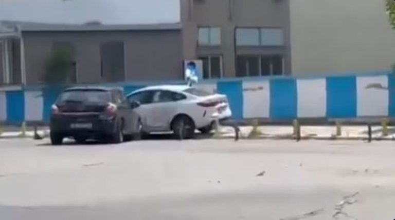 Θεσσαλονίκη: Επεισοδιακή καταδίωξη και εμβολισμός αυτοκινήτου (VIDEO)