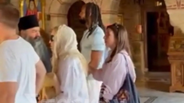 Μαντόνα: Απροειδοποίητη επίσκεψη στα Μετέωρα ανήμερα τον Δεκαπενταύγουστο