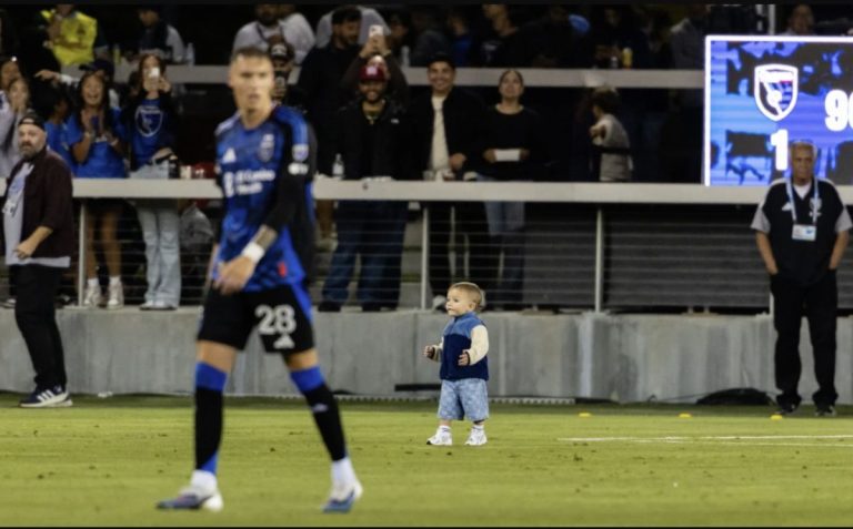 Μωρό κάνει pitch invasion στο MLS και κλέβει την παράσταση: Το βίντεο που διέλυσε το διαδίκτυο