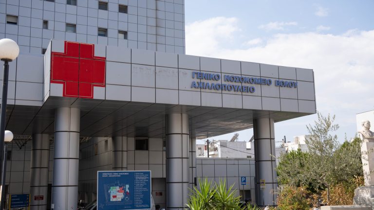 Σκόπελος: Σοβαρό τροχαίο στον Αγνώντα – Δύο πολυτραυματίες στο νοσοκομείο του Βόλου
