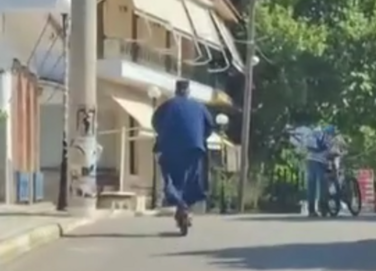 Fast & Furious αλλά με ράσα: Ιερέας έγινε viral πάνω σε πατίνι (VIDEO)