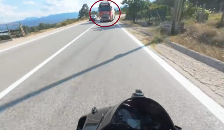 Λίμνη Πλαστήρα: Προσήχθη ο οδηγός του βυτιοφόρου που έκανε επικίνδυνη προσπέραση – Τι ανέφερε ο μοτοσυκλετιστής