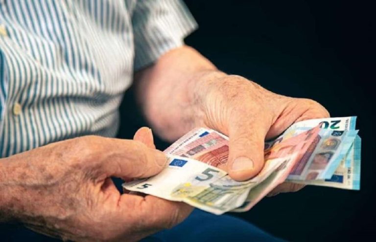 Συντάξεις: Στο τραπέζι «κούρεμα» της ΕΑΣ – Πόσο μπορεί να αυξηθούν τα καθαρά ποσά