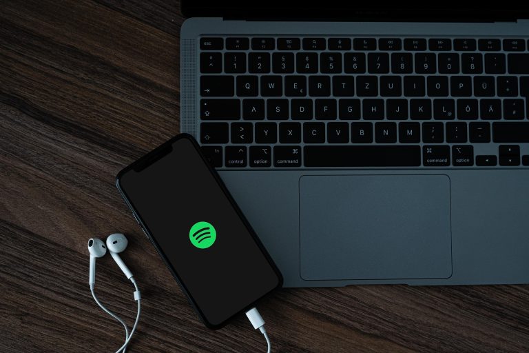 Spotify: Βάζει «ταμπέλα» στους AI καλλιτέχνες – Θα τους ξεχωρίζεις με μια ματιά