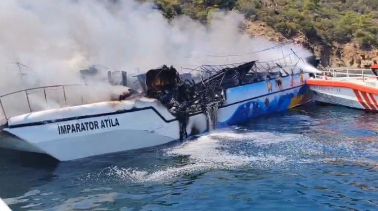 Τουρκία: Φωτιά σε σκάφος ανοικτά της Φέτιγιε – Στη θάλασσα οι 115 επιβαίνοντες