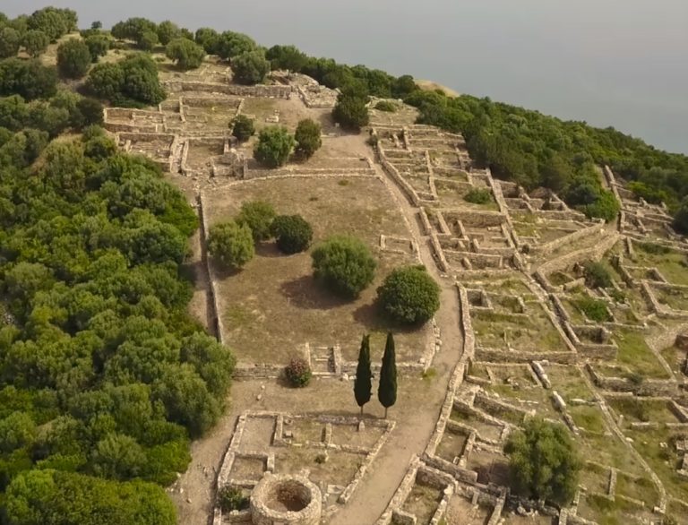 ΥΠΠΟ: Ολοκληρωμένο σχέδιο για την προστασία και ανάδειξη του Ραμνούντος (Photo)