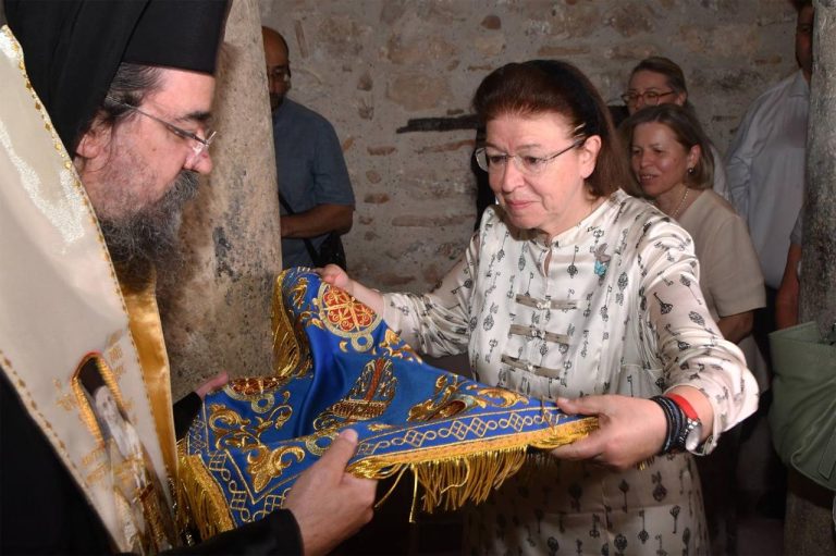 Λίνα Μενδώνη: Στα θυρανοίξια του Ταξιάρχη και του Αγίου Γεωργίου Ομορφοκκλησιάς Καστοριάς (Photo)