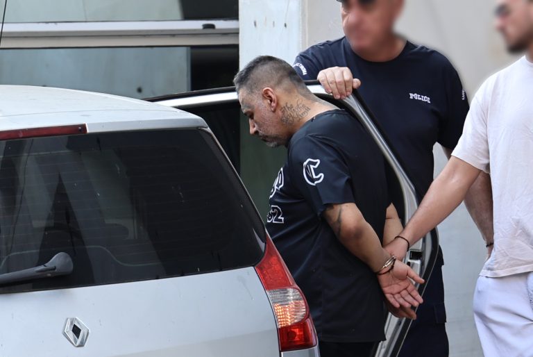 Νεκρό βρέφος στην Κυψέλη: Επιτέθηκε σε αστυνομικούς και προσπάθησε να αποδράσει ο 43χρονος
