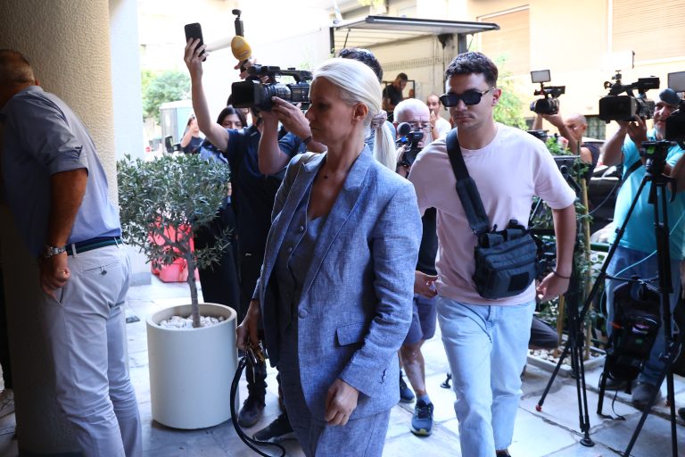 Ραγδαίες εξελίξεις στην υπόθεση θανάτου του Γιώργου Μαζωνάκη – Συνελήφθησαν οι δύο γιατροί του Stem Cell (video)