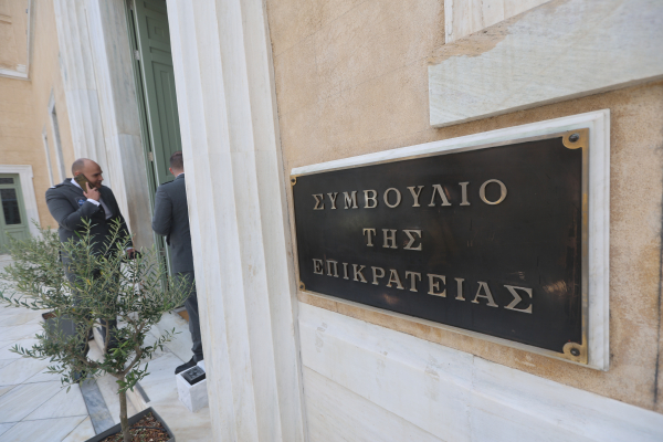 ΣτΕ: Αποζημιώσεις σε ιδιοκτήτες για παράνομες οικοδομικές άδειες κοντά σε ρέματα – Πότε ευθύνονται Δημόσιο και Δήμοι
