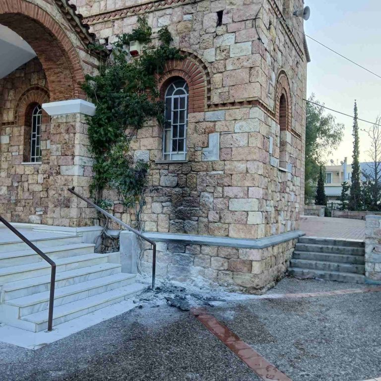 Δάφνη: Στόχος εμπρηστή ξανά ο ιστορικός Ιερός Ναός της Ζωοδόχου Πηγής (photo)