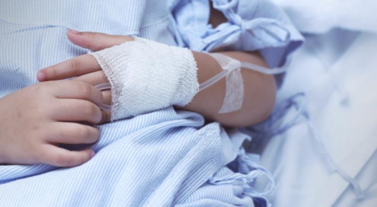 Χαμόγελα για τον 10χρονο Θοδωρή: Αποσωληνώθηκε και ευχαρίστησε τη ναυαγοσώστρια που τον έσωσε