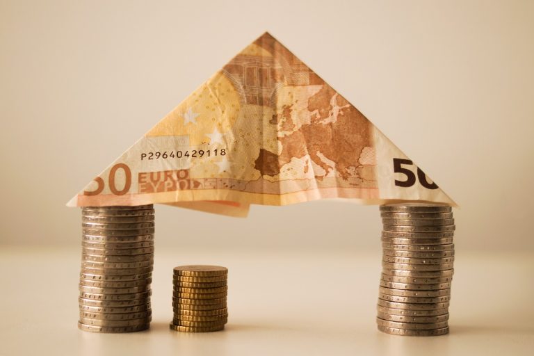 Οι τράπεζες ξαναπαίρνουν τηλέφωνο για δάνεια και πιστωτικές – Επιστρέψαμε στα «καλά χρόνια»;