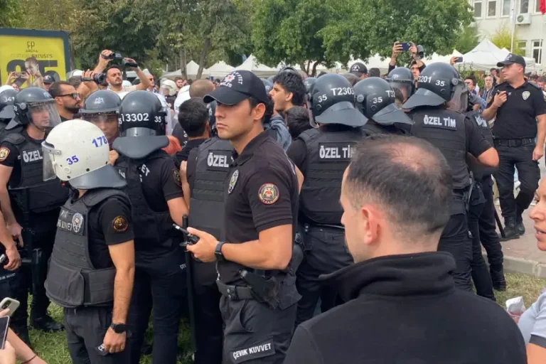 Σμύρνη: 27 συλλήψεις φοιτητών στο πανεπιστήμιο Ege – Αντιδρούσαν για τους περιορισμούς στις εκδηλώσεις (video)
