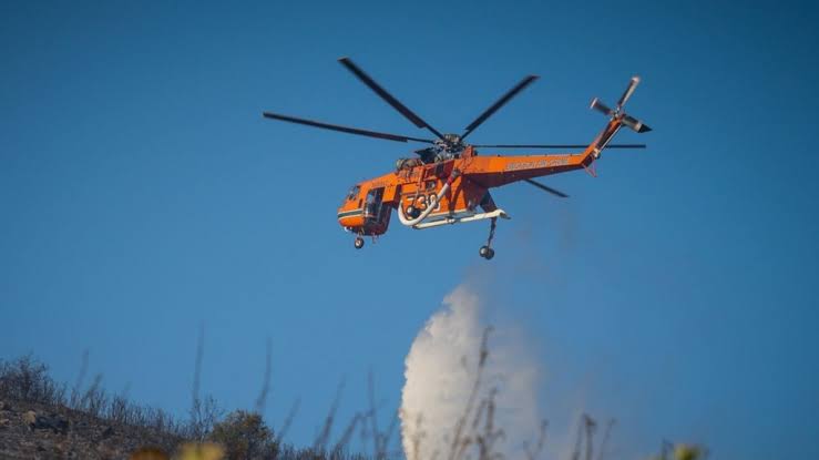 Φωτιά στους Πετσακούς Αχαΐας: Μεγάλη μάχη από γη και αέρα