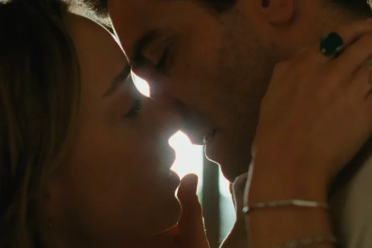 Jake Gyllenhaal και Phoebe Dynevor ερωτεύονται στο πιο creepy romance του Αγίου Βαλεντίνου (TRAILER)