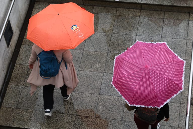 Καιρός: Τέλος οι καλοκαιρινές θερμοκρασίες – Έρχεται νέο κύμα κακοκαιρίας με βροχές και πτώση του υδραργύρου