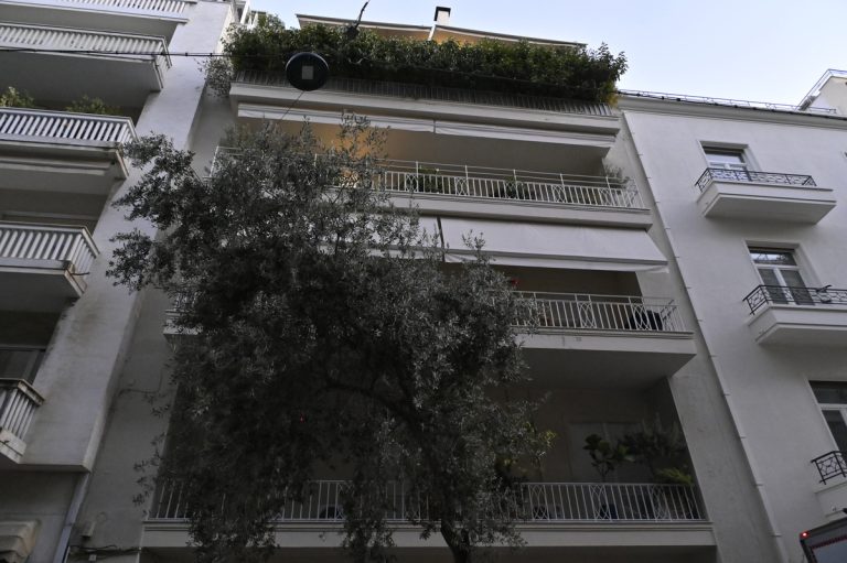 Πατούλης για ιατρείο στο Κολωνάκι: Πήγαμε χωρίς ραντεβού και δεν μας άνοιξαν, τι να κάναμε, να μπαίναμε από το μπαλκόνι; (video)