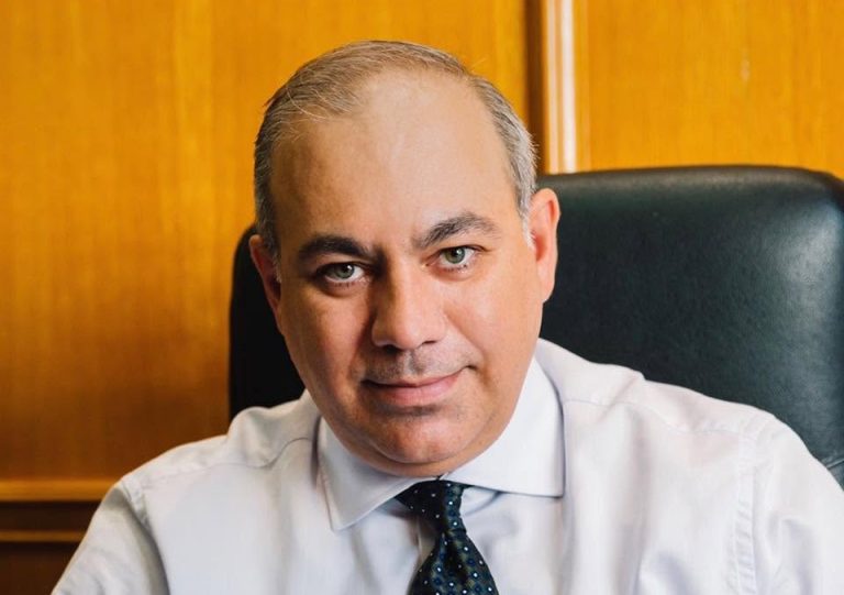 Η ΝΔ άνοιξε τη λεωφόρο των μαζικών τιτλοποιήσεων και των φορολογικών προνομίων για τα funds