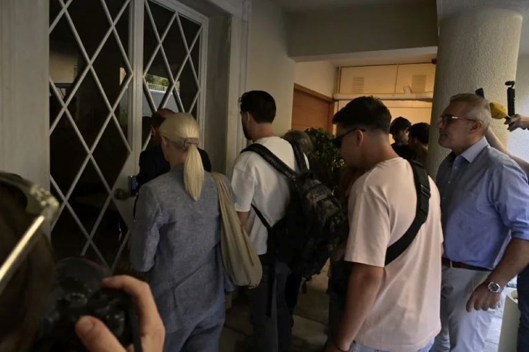 Γιώργος Μαζωνάκης: Έλεγχος του ΙΣΑ στο ιδιωτικό ιατρείο στο Κολωνάκι