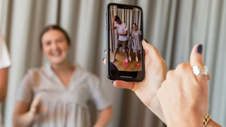 Οι νέες τάσεις σε TikTok και Instagram που αλλάζουν τον τρόπο που χρησιμοποιούμε το διαδίκτυο