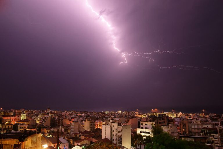 Ρεκόρ υγρασίας στον πλανήτη: Τι φοβούνται οι επιστήμονες για τον ακραίο καιρό