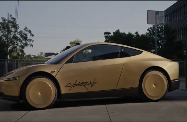 Το Cybercab του Μασκ στους δρόμους: Η Tesla μόλις πάτησε το γκάζι στο μέλλον χωρίς οδηγούς (Video)