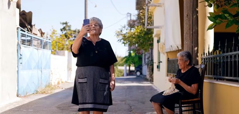 Γιαγιά Αγγέλα 1, ChatGPT 0: Η επική κόντρα που έγινε viral (VIDEO)