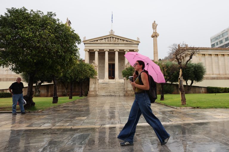 ΕΜΥ: «Πορτοκαλί» προειδοποίηση για την κακοκαιρία – Πού θα πέσουν ισχυρές βροχές, live η εξέλιξη των φαινομένων (photos+video)