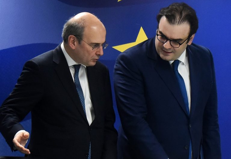 Ο κρυφός proxy πόλεμος Πιερρακάκη – Χατζηδάκη