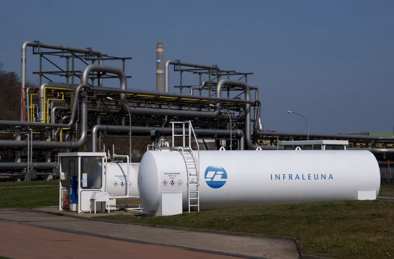 Κάτω από τα 100 δολάρια το Brent – Ο Τραμπ ανακοίνωσε άνοιγμα των ευρωπαϊκών αποθεμάτων ντίζελ
