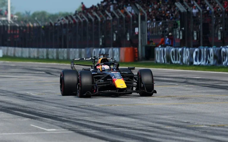 F1: Pole για τον Φερστάπεν στο GP του Μπαχρέιν – Ο Ατζάρ «πληρώνει» την ποινή