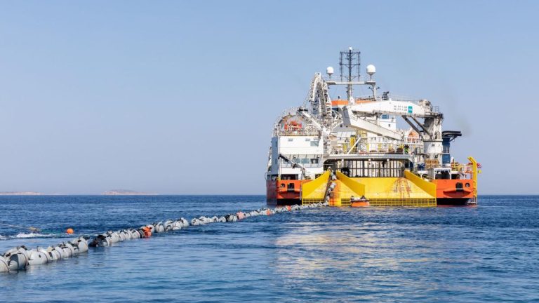 Ηλεκτρική διασύνδεση Ελλάδας – Κύπρου: Στην τελική ευθεία η επανεκκίνηση των ερευνών – Τα 25 εκατ. ευρώ και η Meridiam