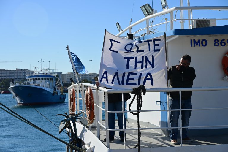 «Ανακωχή» από τους ψαράδες