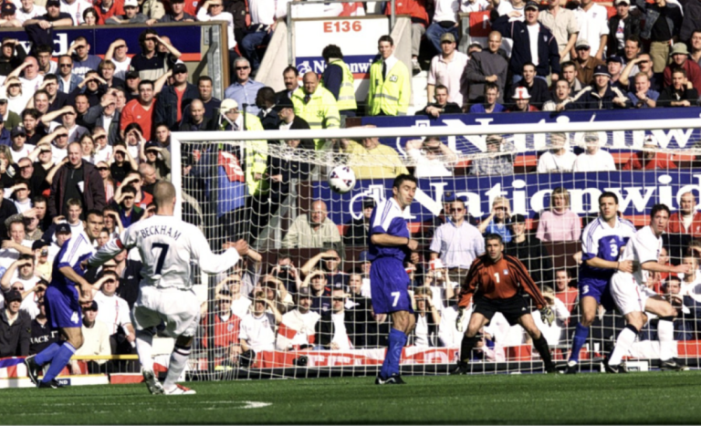 Old Trafford, 2001: Ο Μπέκαμ αποκαλύπτει τι συνέβη πριν το θρυλικό φάουλ με την Ελλάδα (Video)