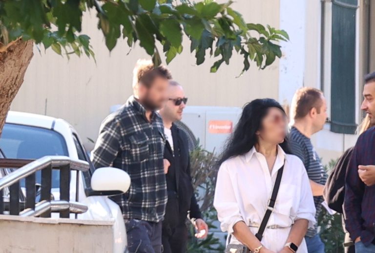 Λαύριο: Προφυλακίστηκε ο 32χρονος που επιτέθηκε με μαχαίρι στην πρώην του και τον φίλο της (video)