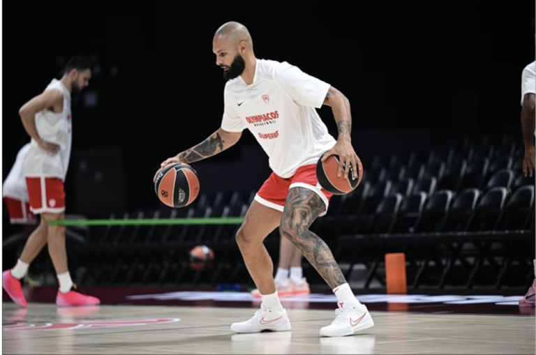 Ο Φουρνιέ το τερμάτισε: Trash talk, στιλ και η ατάκα για Βεζένκοφ που έγραψε – «Συμφωνώ ότι είναι φάουλ» (Video)