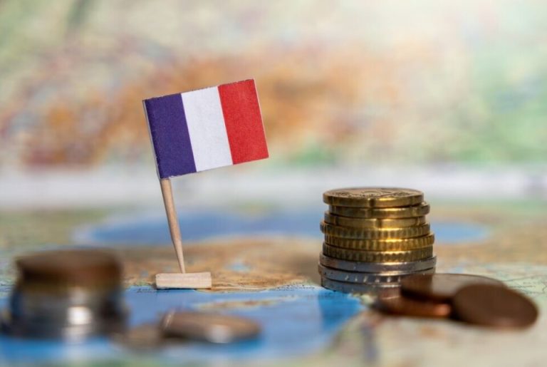 Economist: Γιατί η Γαλλία βρίσκεται στην πιο δύσκολη οικονομική θέση στην Ευρώπη;