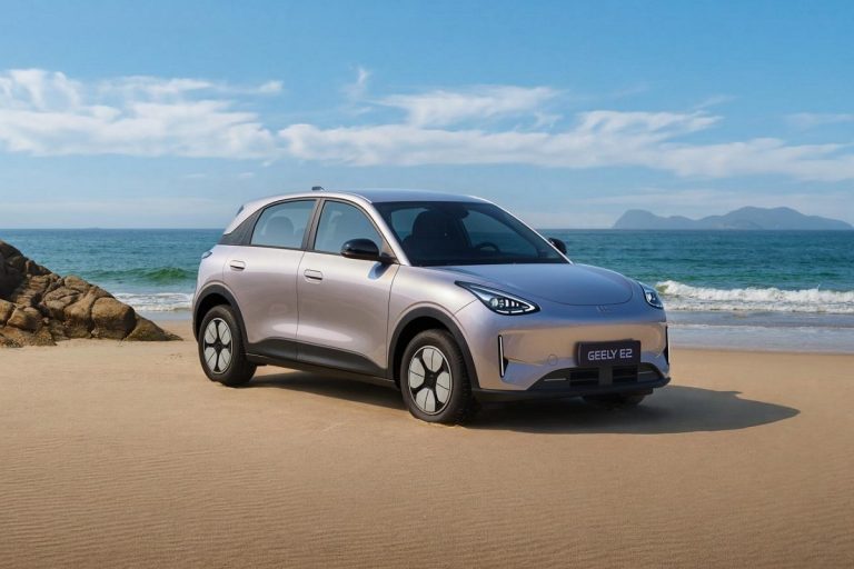 Geely E2: Το Νο1 αυτοκίνητο της Κίνας ήρθε στην Ελλάδα με 16.990 ευρώ